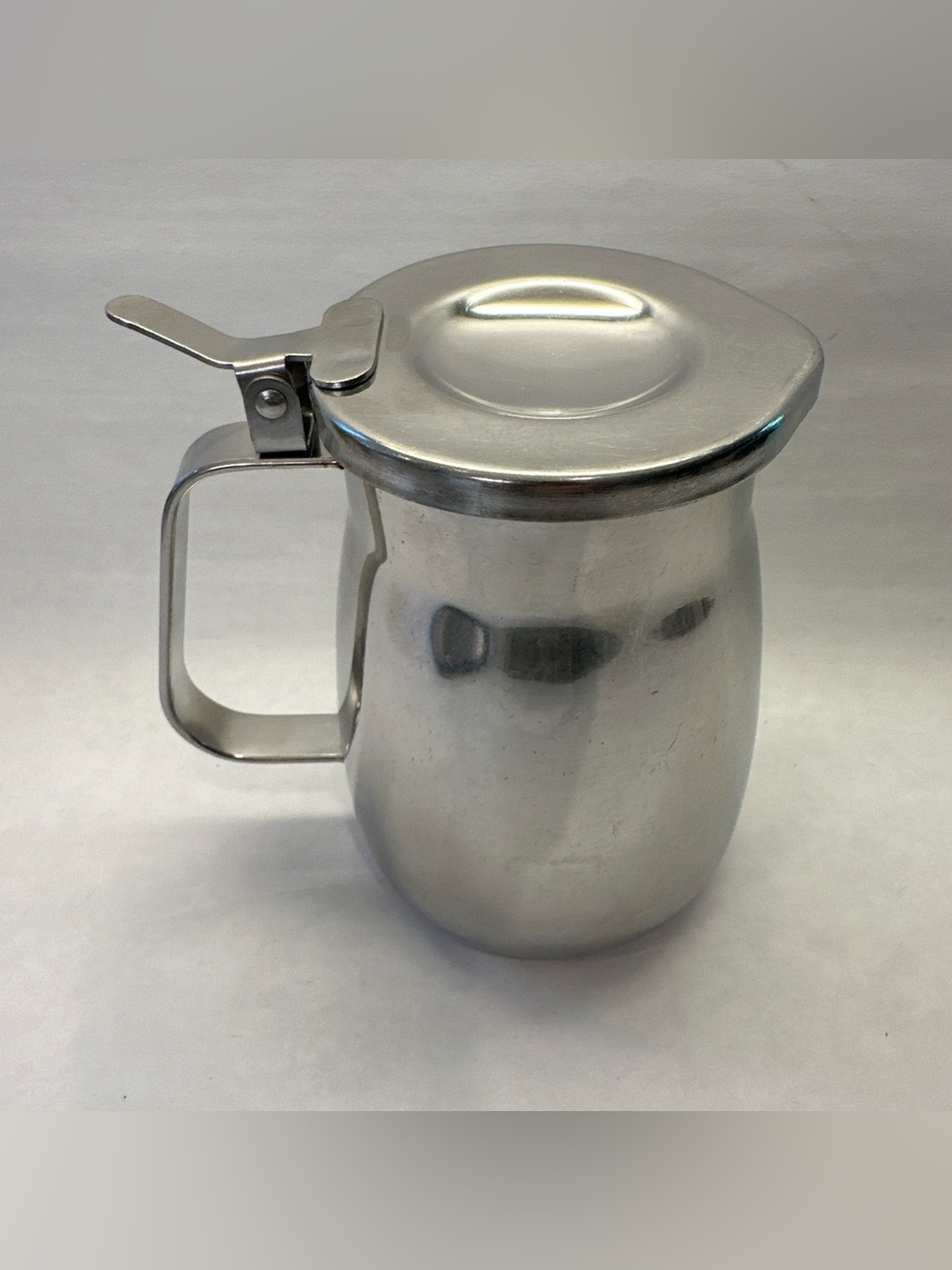 VTG Vollrath 32 oz Stainless Steel 6" Diner Coffee Pitcher Hinged Thumb Lid MCM